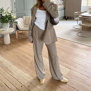 Djerf Avenue Oat Favorite Pants